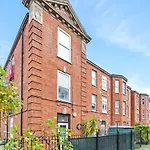 Family Friendly, Zone 2, 2 Beds, Overground