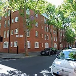Nearby The London Eye & Big Ben, 2 Large Double Bedrooms