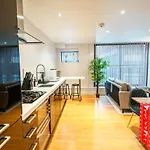 Immaculate 3-Bed House In Central London