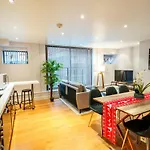 Immaculate 3-Bed House In Central London