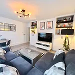 Modern Apartment In Fulham