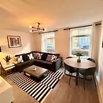 Modern Apartment In Fulham