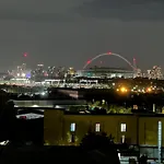Mj Service Apartment - With Skyline View Close To Tube Station - London