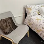 Mj Service Apartment - With Skyline View Close To Tube Station - London