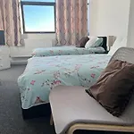 Mj Service Apartment - With Skyline View Close To Tube Station - London