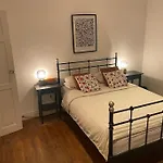 Lovely 2-Bed Apartment With Patio Near Camden