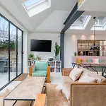 Joivy Splendid 4 Bed, 4 Bath House With Garden, Shepherds Bush