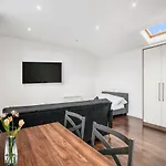 Stylish Studio By Heathrow Airport