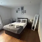 Luxurious Central Soho Apartment
