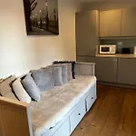 Luxurious Central Soho Apartment