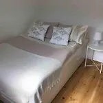 Newly Refurbished 2-Bedroom Flat In Notting Hill
