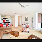 Central London Riverview Apartment