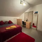 London Cozy & Spacious Room 2 Mins Away From Train Station