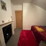 London Cozy & Spacious Room 2 Mins Away From Train Station