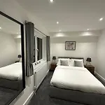 Luxury Entire House In Greenwich