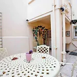 Beautiful Iconic 4 Bedroom House By Regents Park