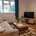 New - Private Room King Bed -Put- With Terrace, Free Parking, Near Tube