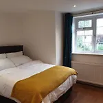 New - Private Room King Bed -Put- With Terrace, Free Parking, Near Tube