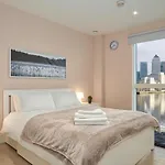 2 Bedroom Luxury Apartment With Balcony