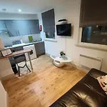 Lovely 2 Bedroom Serviced Apartment In London