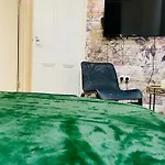 London Luxury Apartment With Private Jacuzzi Hot Tub & Sauna