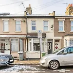 2 Bed Terraced House With Loft In Stratford London