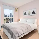 2 Bedroom Luxury Apartment With Balcony