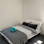 Lovely 2 Bedroom Flat In Greater London