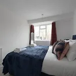 Great House In Centre Of Vibrant, Cool Brixton!