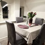 Double Bedroom With En-Suite Bathroom In Chelsea - Central London - Share Apartment