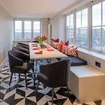 Stylish Studios, Southfields Station - Sk