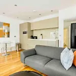 Canary Wharf Luxury Apartment