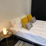 Beautiful Modern Studio In High Street Kensington