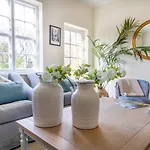 A North London Retreat Cottage, 3 Bed With Garden
