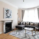 Super Central! Mayfair Family Flat Sleeps 6