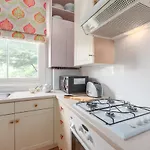 Charming Flat In Leafy West London By Underthedoormat