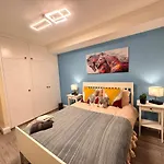 Posh 2-Bedroom, Living Room, Kitchen & 1.5 Bathroom