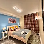 Posh 2-Bedroom, Living Room, Kitchen & 1.5 Bathroom