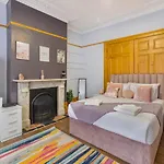 Spacious 5 Bedroom House With Garden + Parking - Amazing Location