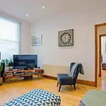 Spacious Highbury Fields 1 Bedroom Apartment - Parking By Request