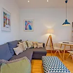 Spacious Highbury Fields 1 Bedroom Apartment - Parking By Request