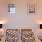 Spacious Highbury Fields 1 Bedroom Apartment - Parking By Request