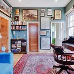 Sunny Corner Apartment In Center Of London