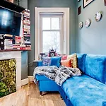 Sunny Corner Apartment In Center Of London