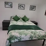 Fancy Basement Flat B