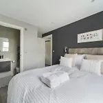 Stunning 3 Bed 3 Bath Townhouse In City Centre