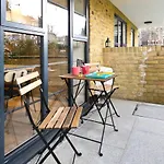 Luxury One Bedroom Greenwich Studio Apartment Near Canary Wharf By Underthedoormat