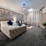 Park Lane Studio Apartment