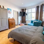 Spacious And Light Flat In Clapham