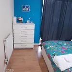 Beautiful 1 Bedroom Ground Floor With Shared Bathroom
